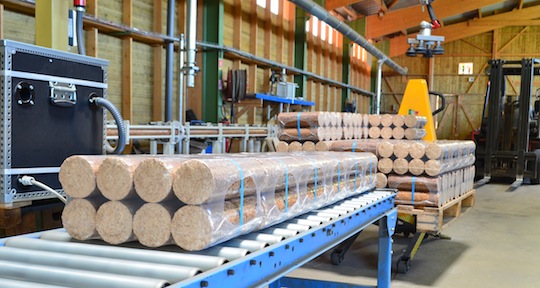 Ligne d'emballage de briquettes de Haut-Allier Bois, photo Frédéric Douard