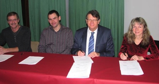 Signature du contrat Méthavigne et Hôpital le Le 5 décembre 2014