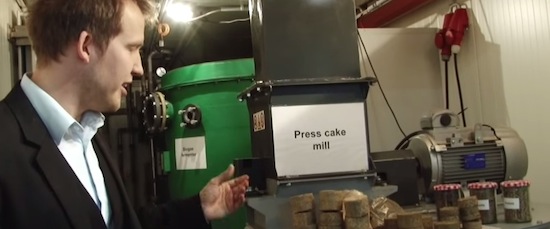 Produire du biogaz et des briquettes avec l’herbe de bord de route