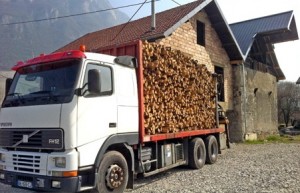 Livraison de bois de chauffage, photo Savoie Ramonage