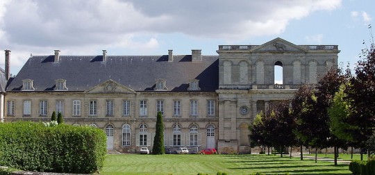 Le logis de l'Abbaye d'Ourscamp, photo Wikimedia