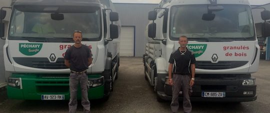 Les deux chauffeurs-livreurs vrac sur Agen, Gilles Joly à gauche et Jérôme Panis, photo Péchavy