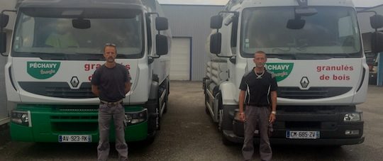 Les deux chauffeurs-livreurs vrac sur Agen, Gilles Joly à gauche et Jérôme Panis, photo Péchavy