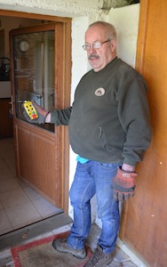 La télécommande permet de piloter la livraison tout en surveillant le silo dans la chaufferie, photo Frédéric Douard