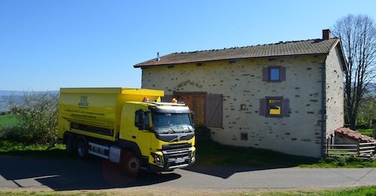 L'essieu directionnel arrière, un atout pour s'approcher au plus près du silo, photo Frédéric Douard