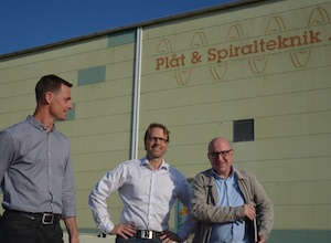 atrik Nilsson, directeur PST, Michael Fridolfsson, responsable export PST et Ludovic Dusch de Biomasse France à Torsås, photo Frédéric Douard