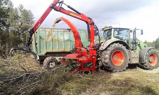 Récolte avec une déchiqueteuse 1445 à disque sur prise de force, photo Greentec