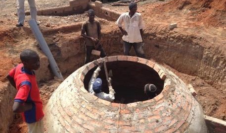 Construction d'un digesteur familial au Mali, photo Goodplanet