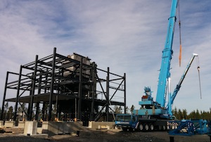 Construction de la chaufferie autour de la chaudière Renewa à Uusikaupunki