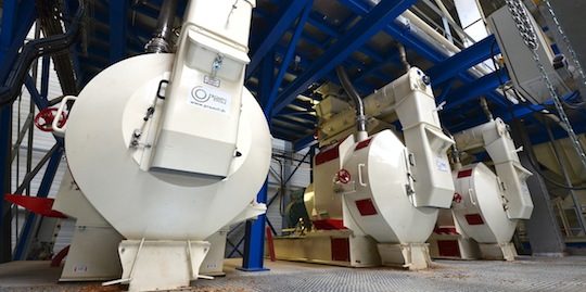 Les trois presse Promill Stolz chez Bretagne Pellets, photo Frédéric Douard