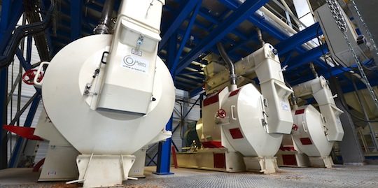 Les trois presse Promill Stolz chez Bretagne Pellets, photo Frédéric Douard