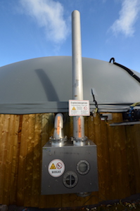 Régulateur de pression Biogaskontor sur le digesteur de Métha Ternois, photo Frédéric Douard