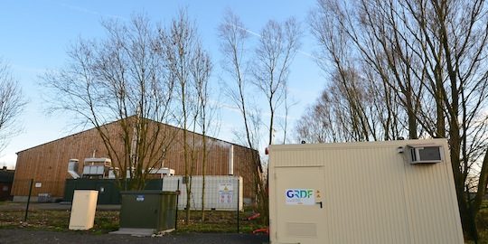 Unité de méthanisation du Pré du Loup à Saint-Josse, avec depuis la droite, le poste d'injection, la chaufferie, le module de purification et compression et le digesteur dans le bâtiment, photo Frédéric Douard