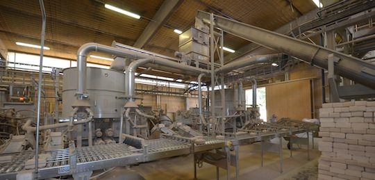 Spire d'alimentation d'une trémie de presse à briquetes, photo Frédéric Douard