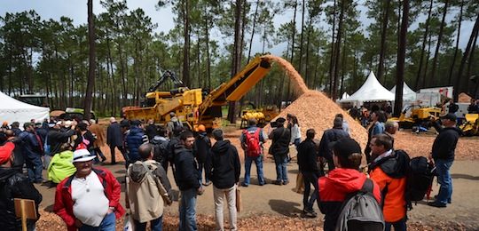 28000 visiteurs ont parcouru les 3 km de Forexpo 2016, ici devant le stand Vermeer dans le secteur bois-énergie, photo Frédéric Douard