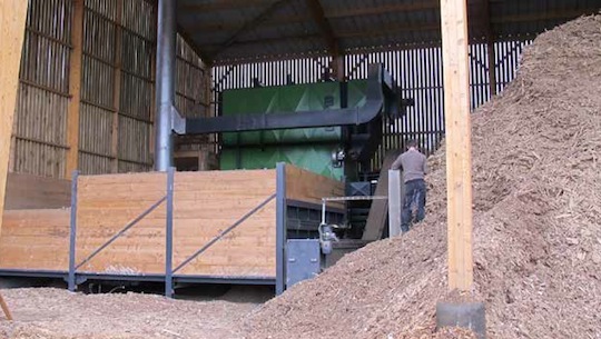 La chaufferie bois couvre 70 % des besoins en énergie de la serre, photo Solarenn