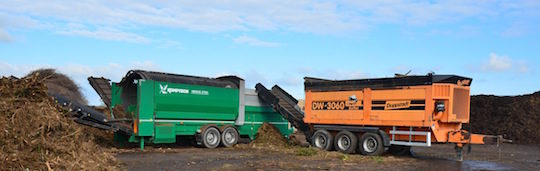 Broyeur polyvalent Doppstadt et crible rotatif Komptech sur la plateforme Agri 2000, photo Frédéric Douard