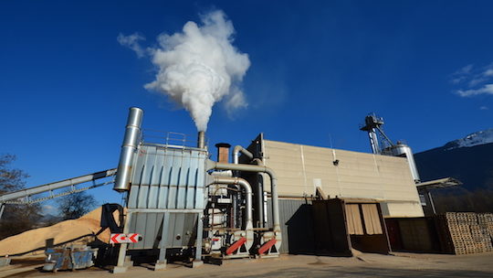 L'usine Alpin Pellet de Tournon avec son générateur de chaleur PROMILL au premier plan, photo Frédéric Douard