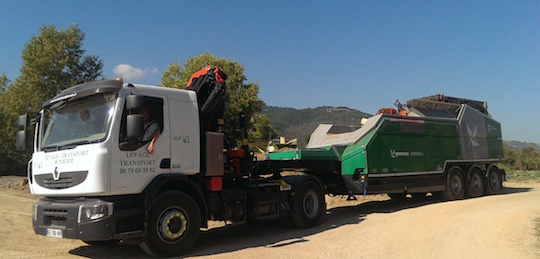 Le broyeur Komptech AXTOR de terrassement du Zodiaque sur la cöte d'Azur, photo Hantsch