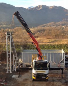 Montage du nouveau convoyeur à sciure chez Alpin Pellet, photo J & P