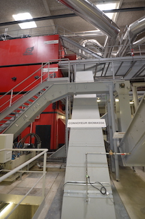 Le convoyeur de bois de l'une des 3 chaudières Compte R. d 10 MW, photo Frédéric Douard