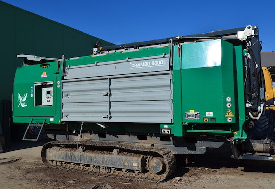 L'un des deux broyeurs lents de l'entreprise, un Crambo 6000 Komptech, photo Frédéric Douard