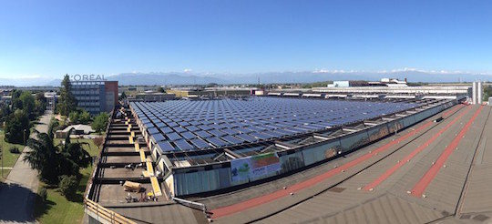 L'usine L'Oréal de Settimo Torinese et sa centrale photovotaique, photo L'Oréal Italia