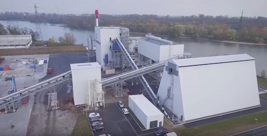 La centrale biomasse de l'Esplanade devant le Rhin, photo és