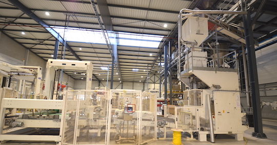 Le hall de conditionnement des produits finis, photo Frédéric Douard