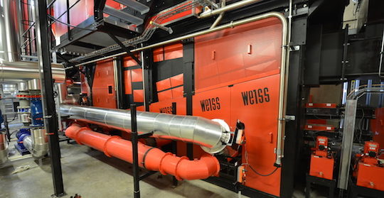 Les dispositifs d'alimentation en air primaire et en recyclage de fumée sous la grille de la nouvelle chaudière WEISS de Vénissieux, photo Frédéric Douard