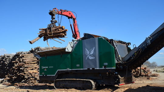 Préparation de plaquettes avec l'Axtor de chez Komptech, photo Frédéric Douard