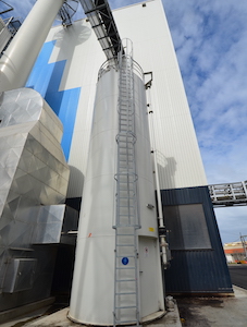 Le silo à sable pour alimenter le lit fluidisé de la chaudière Bertsch, photo Frédéric Douard