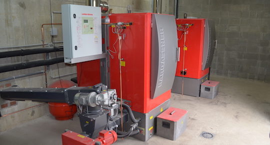 Les deux chaudières Hargassner de 100 kW à Eteignières, photo Frédéric Douard