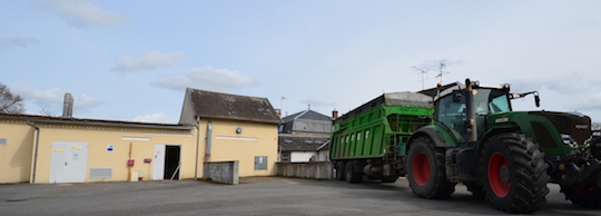 Livraison de plaquettes soufflées à Holnon, photo Frédéric Douard