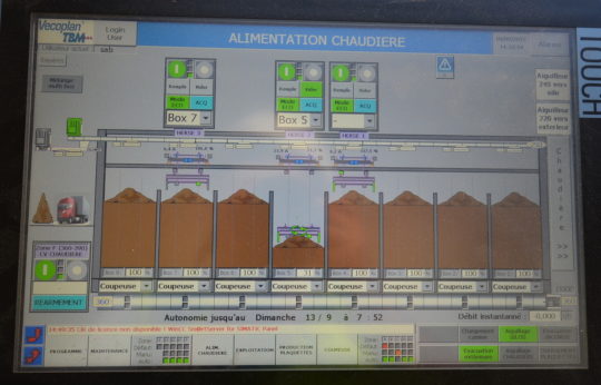 Sur le site de Nesle, la coupeuse alimente directement les 8 cellules du silo de la centrale Kogeban, photo Frédéric Douard - Cliquer sur l'image pour l'agrandir.