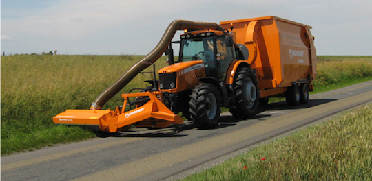 Tracteur Lintrac with Noremat équipé pour la récolte de biomasse routière, photo Noremat
