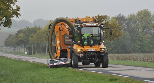 VSV avec remorque suiveuse Jumbo en travail sur un accotement, photo Noremat