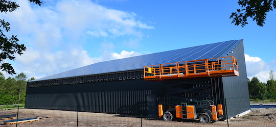 Plateforme de séchage thermovoltaïque de bois-énergie Base Innovation au Barp en Gironde, photo Frédéric Douard