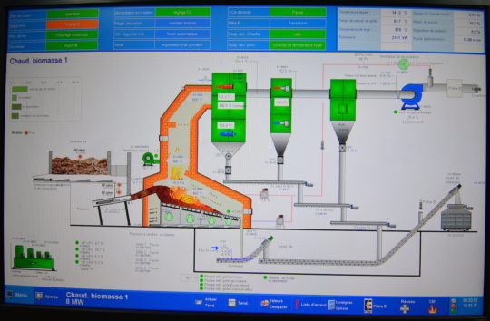 Ecran de supervision de la chaudière URBAS du Cosquer Saint-Jean, photo Frédéric Douard - Cliquer sur l'image pour l'agrandir.