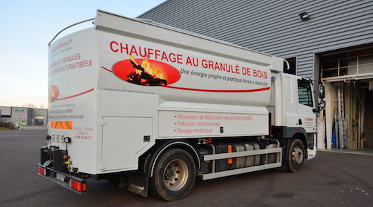 Le camion à citerne à granulés fixe des Ets Guillemeau construit par Transmanut en 2009, photo Frédéric Douard