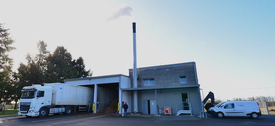 Livraison de bois dans les silos carrossables de la chaufferie de Deciize, photo Frédéric Douard