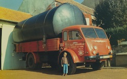 Transport d'une cuve dans les années 70, photo Ets Guillemeau
