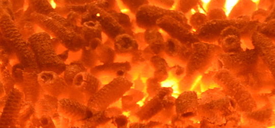 La pyrolyse peut transformer la matière organique en gaz, hydrocarbure liquide ou charbon, photo Frédéric Douard.