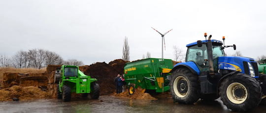 Le prébroyage de la paille à Parndorf, photo Frédéric Douard