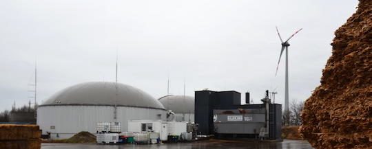 Le site de Parndorf avec derrière l'incorporateur, les conteneurs de l'Economizer, photo Frédéric Douard