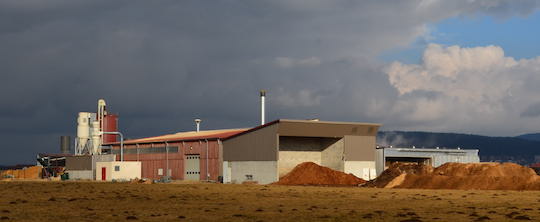 L'usine Desia 25 à côté de le scierie Locatelli, photo Frédéric Douard