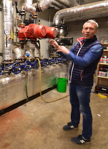 Philippe Meinrad dans la station des départs de chaleur, photo Frédéric Douard