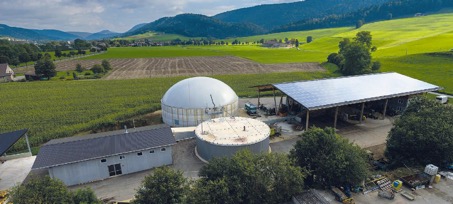 Installation de méthanisation d'Agri Bio Val SA à Fleurier, photo Aide Suisse aux Montagnards