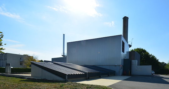 La chaufferie bois-solaire-gaz du réseau de chaleur de Châteaubriant La chaufferie bois-solaire-gaz du réseau de chaleur de Châteaubriant