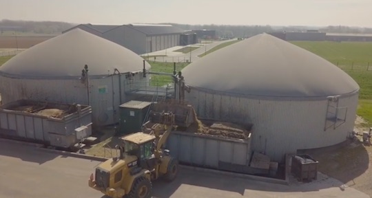 La coopérative Biogaz du Haut-Geer sèche du bois pour produire des briquettes